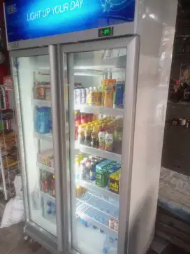 Showcase GEA dua pintu 600 Ltr
