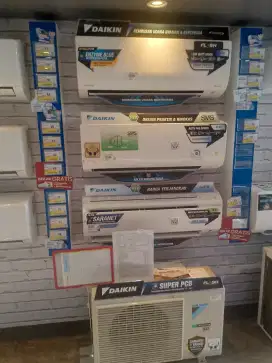 Daikin AC Split 1 PK Inverter White FTKQ/RKQ25UVM4/WH