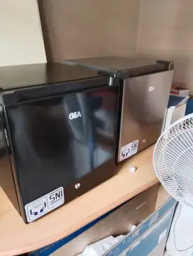 Dijual kulkas mini kondisi 99%mulus bagus