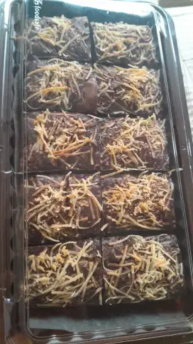Brownies panggang toping keju