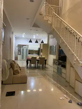Minimalis Mewah 2 Lantai Manyar Tengah Kota Dekat Ngagel, Kertajaya