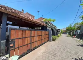 Rumah tenang nyaman 2 are di Perumahan Jimbaran Bali