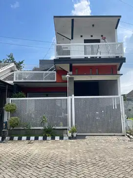 Rumah 2 lantai minimalis one gate system