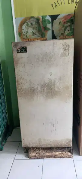 Dijual kulkas 1 pintu Midea kondisi jalan.