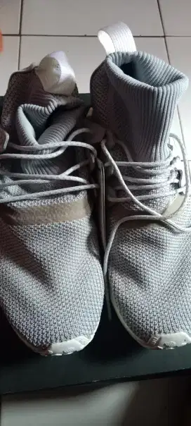 Sepatu pria dan wanita adidas