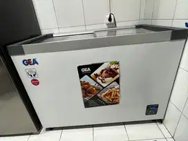 GEA Freezer box (pintu kaca)