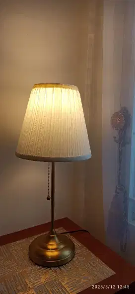 Lampu sudut/ lampu meja