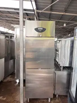 Uprigh chiller 2 pintu 
Merk Nayati
Mulus normal ORI