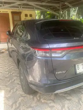Mobil HRV 1.5 L, E CVT, Abu abu Meteor Metalik, Juni 2023.