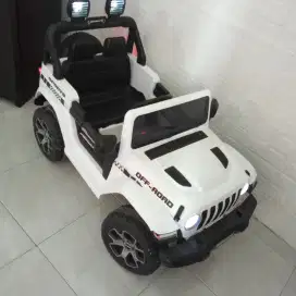mobil mainan aki