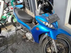 Motor jupiter warna biru