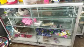 dijual 2 etalase ukuran 1.5mtr + 2mtr