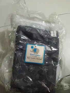 Apron menyusui dan pelampung mandi
