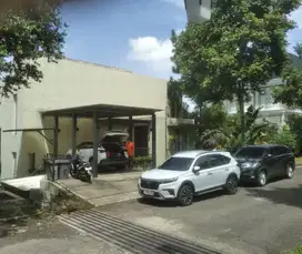 Dijual rumah villa 3 lantai full furnish di Dago Resort Bandung