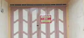 DISEWAKAN RUMAH SEMI RUKO