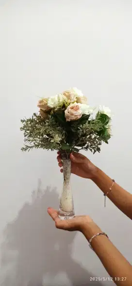 Vas bunga. Bunga plastik