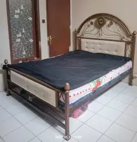 Tempat Tidur & Meja Rias