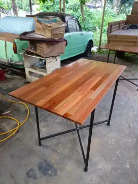 MEJA LIPAT BINTANG AESTHETIC KAKI BESI KAYU KALIMANTAN !