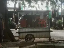 Gerobak bekas jualan keripik