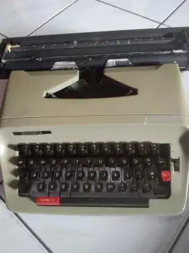 Dijual mesin tik olympia manual