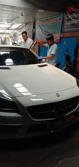 Kaca film panggilan mobil dan gedung