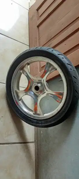 Velek Vario tapak lebar racing