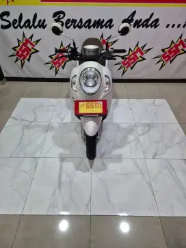 Scoopy white prestige iss keyless