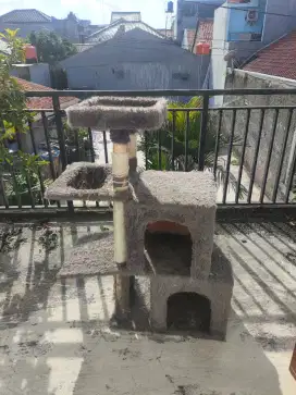 Rumah pohon kucing atau garukan