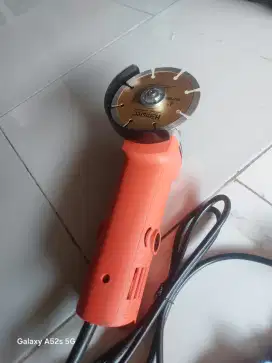Mesin gerinda baru