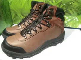 Sepatu Hiking Eiger