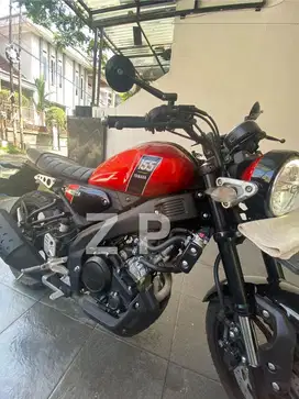 Dijual Motor XSR 2023 warna merah