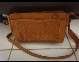 Preloved tas slempang kulit asli model tikar syantik dan uniq