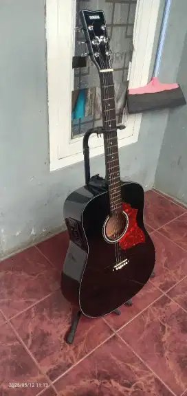 Yamaha Akustik Elektrik