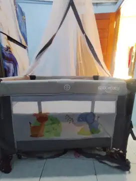 tempat tidur bayi