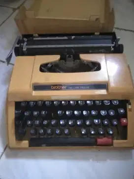 Mesin ketik Brother Deluxe 750TR