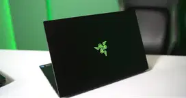 Jual cepat BU laptop gaming merk Razer core i7 ram 16gb