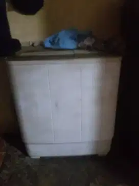 Mesin cuci merk Denpoo