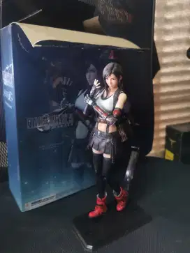 tifa lockhart play arts kai original (bukan palsu/bootleg)