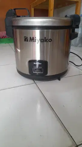 Penanak Nasi Miyako 6 liter