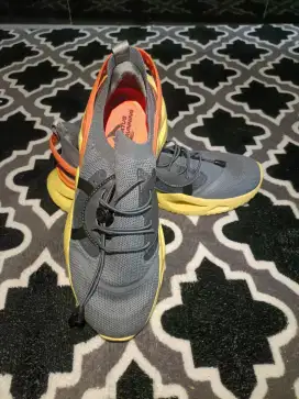 Sepatu ortuseight