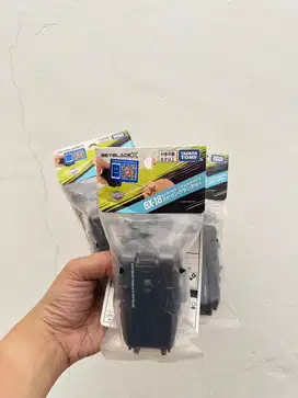 preloved - BNIB  Beyblade X - string launcher BX 18