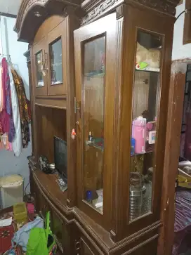 Lemari hias ruang tamu