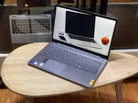 Lenovo Ideapad 3 Touchscreen Intel Core i5 1135G7 ~2.4GHz RAM 8GB SSD