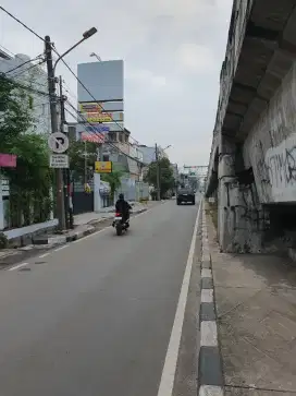 Rumah 5 lantai 4x20  dekat tol bandengan. jelambar angke bandengan