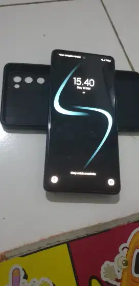 Mau jual hp samsung s20 fe sein 8/128 buat bayar kontrakan