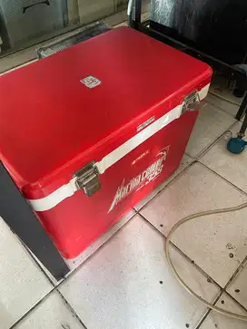Cooler box 33 liter