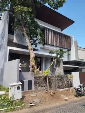 Dijual Rumah Istimewa Raffles Garden