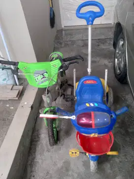 Sepeda roda tiga anak