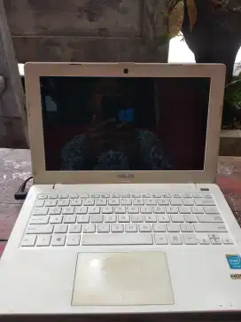 Notebook Asus X200CA ram 2/320GB 300rb aje