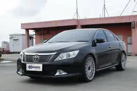 TDP 8,JT Toyota Camry 2.5 V Bensin-AT Hitam 2013